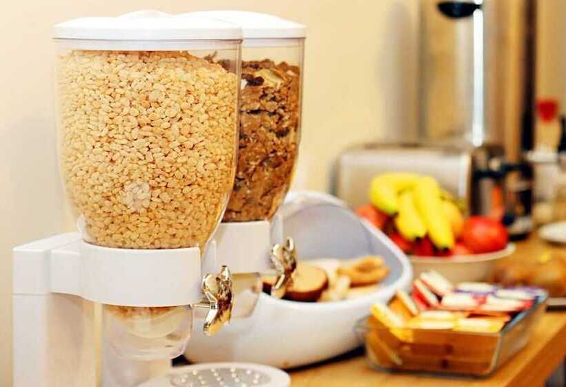 Четырехместный Номер Стандарт, Gatwick Inn