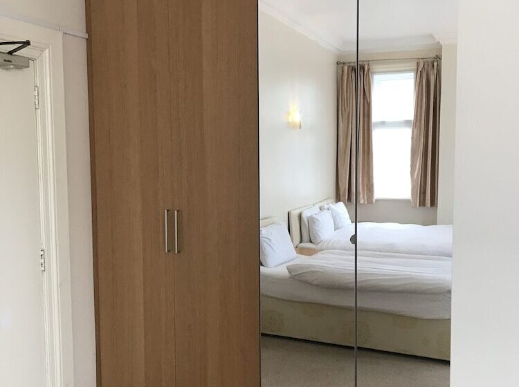 Семейный Номер, Gatwick Inn