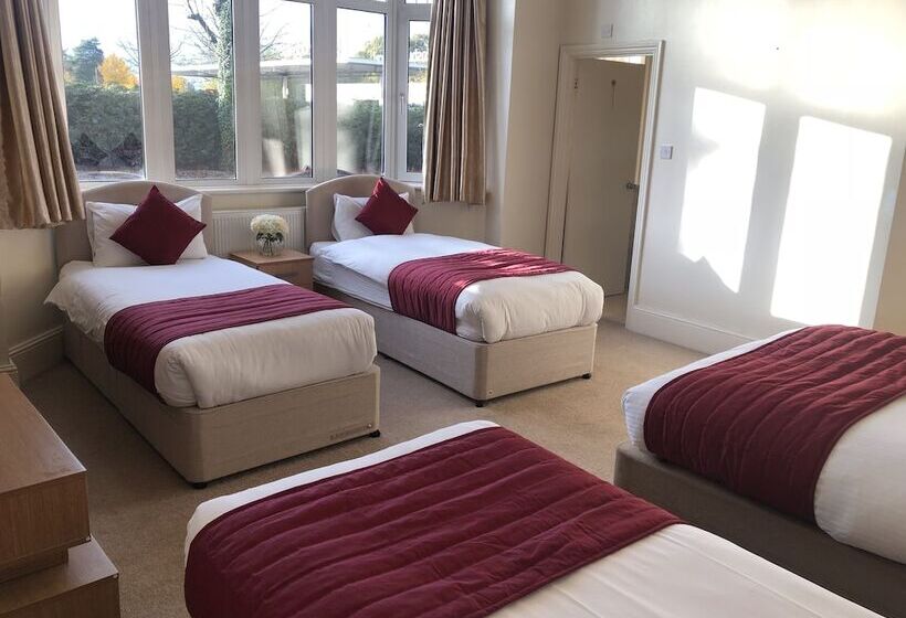 Четырехместный Номер Стандарт, Gatwick Inn