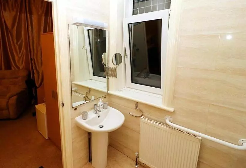 اتاق سوپریور, Gatwick Inn