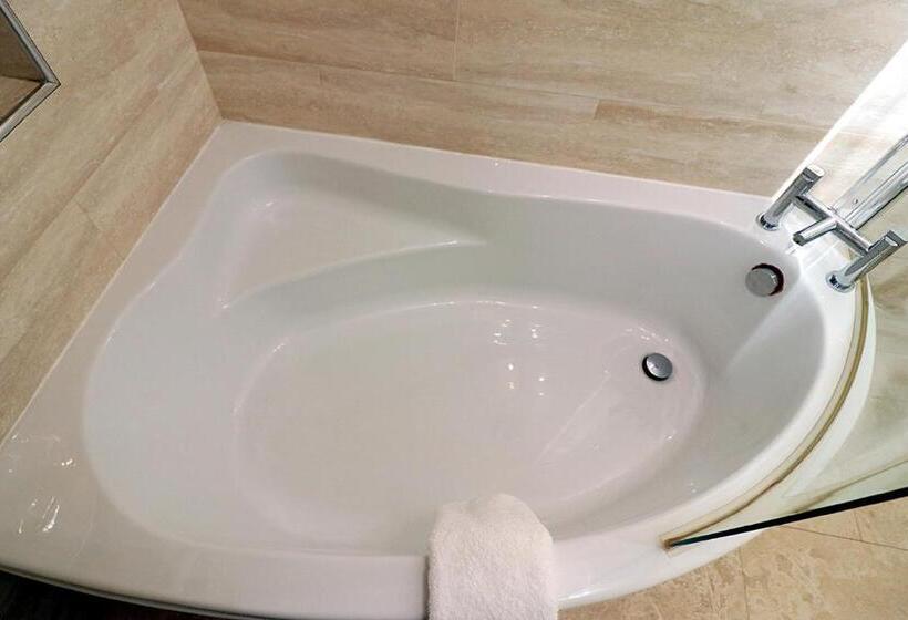 Трехместный Номер Deluxe, Gatwick Inn