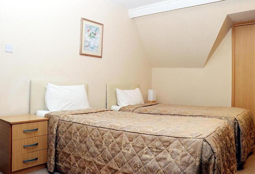 Четырехместный Номер Стандарт, Gatwick Inn