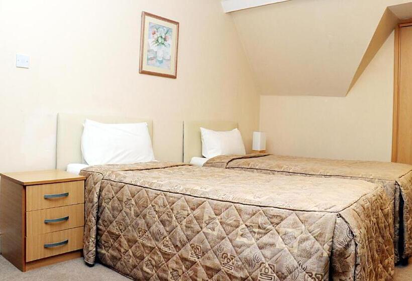 四人标准间, Gatwick Inn