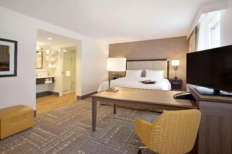 キングサイドベッドのスタンダードワンルーム, Hampton Inn & Suites Minneapolis/downtown