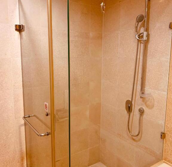 اتاق لوکس, Kai Du