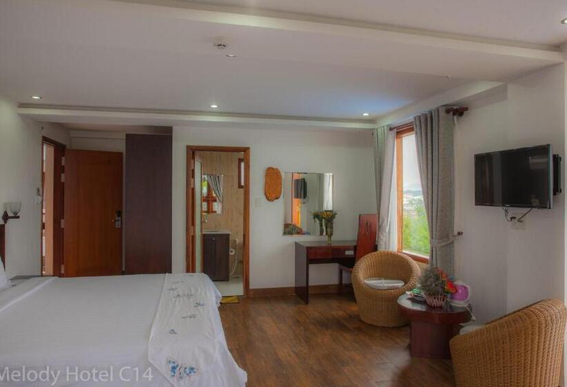 اتاق لوکس خانوادگی, Melody