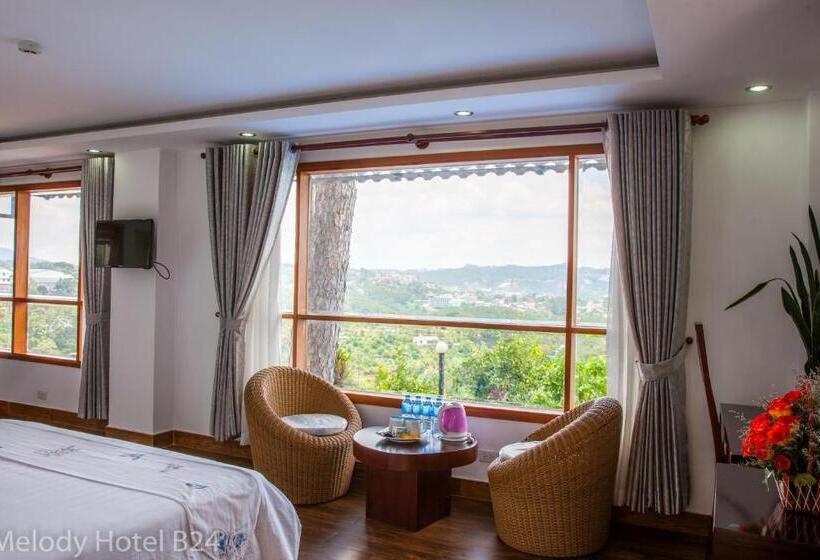 اتاق لوکس خانوادگی, Melody