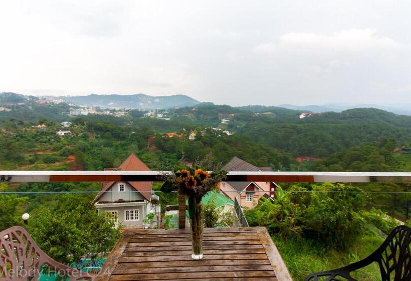 اتاق لوکس خانوادگی, Melody