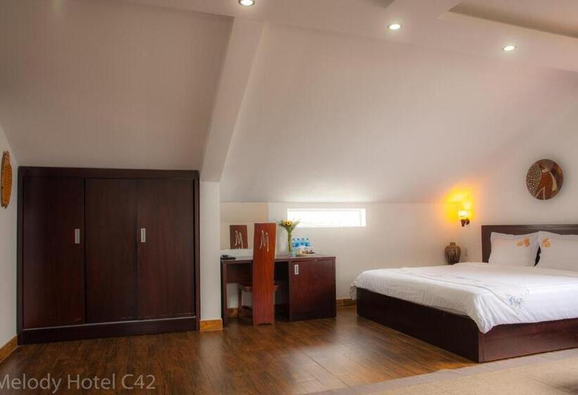 اتاق لوکس خانوادگی, Melody