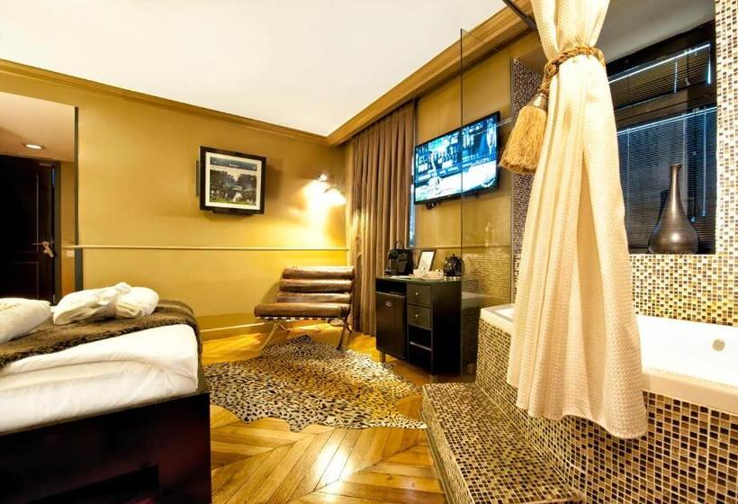 Deluxe Room with Hot Tub