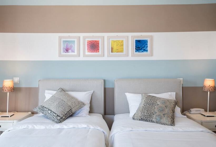 Triple Room Sea View, Oasis