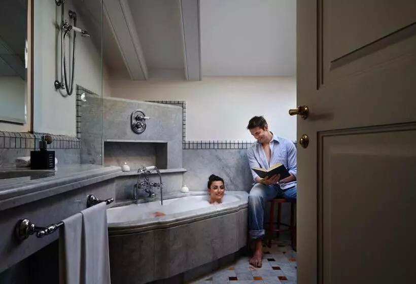 اتاق رمانتیک, Qc Termeroma Spa And Resort