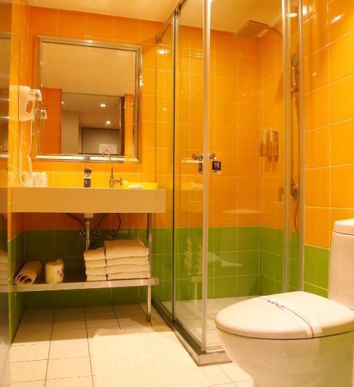 اتاق استاندارد چهار تخته, The Cloud