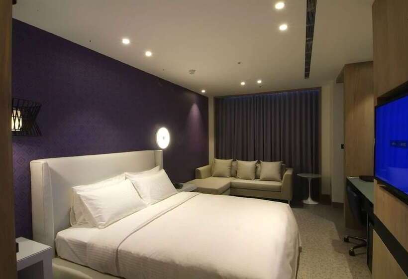 اتاق لوکس, The Cloud