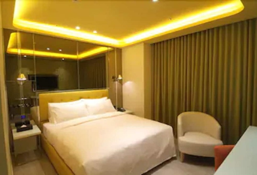 اتاق لوکس, The Cloud