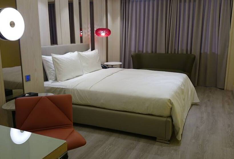 اتاق لوکس, The Cloud