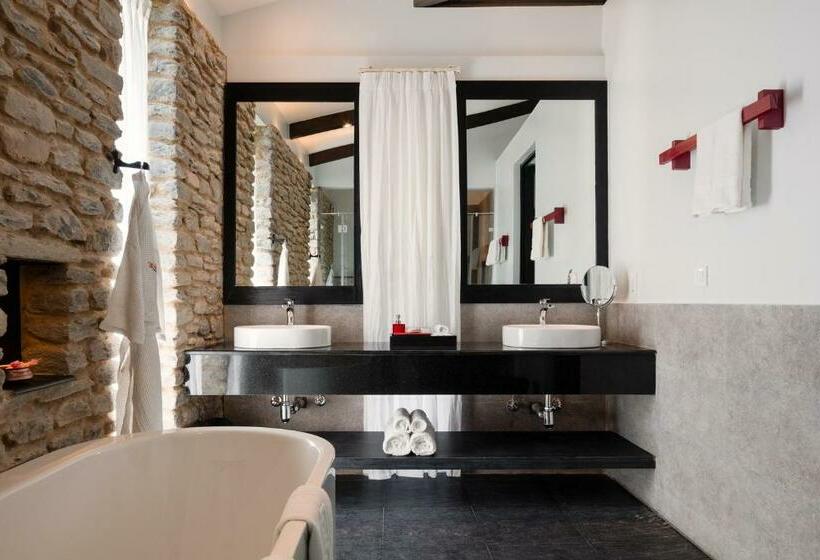 اتاق کلاسیک, The Pavilions Himalayas The Farm