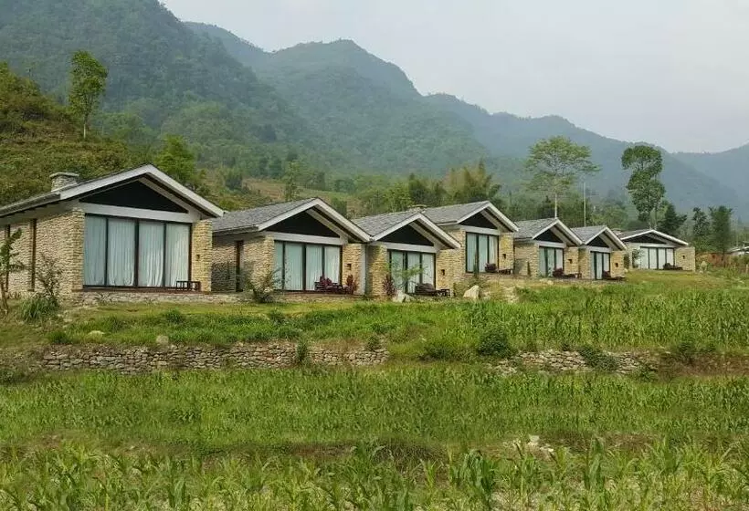 اتاق کلاسیک, The Pavilions Himalayas The Farm