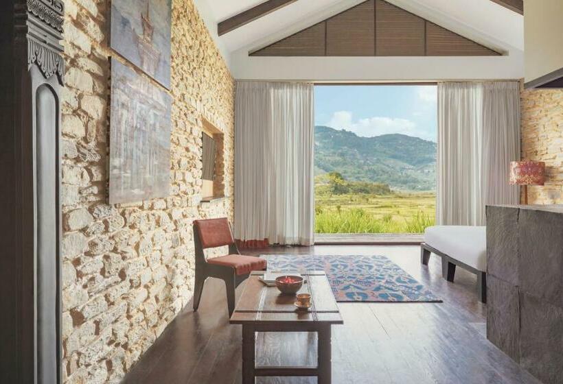 اتاق کلاسیک, The Pavilions Himalayas The Farm