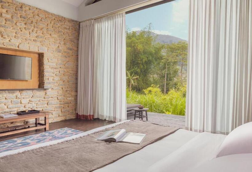 اتاق کلاسیک, The Pavilions Himalayas The Farm