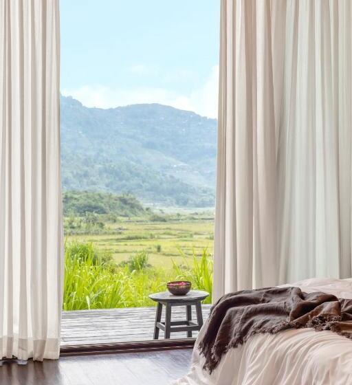 اتاق کلاسیک, The Pavilions Himalayas The Farm