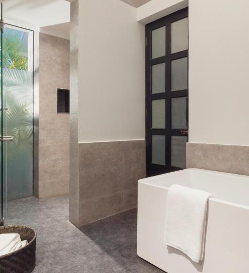 اتاق کلاسیک, The Pavilions Himalayas The Farm