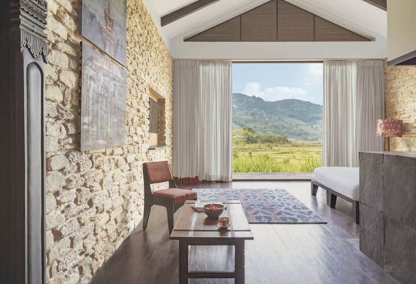 اتاق کلاسیک, The Pavilions Himalayas The Farm