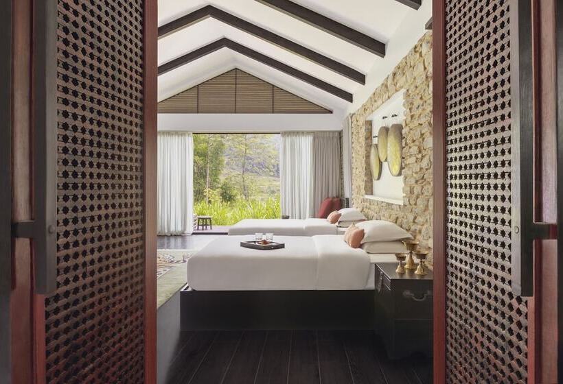 اتاق کلاسیک, The Pavilions Himalayas The Farm