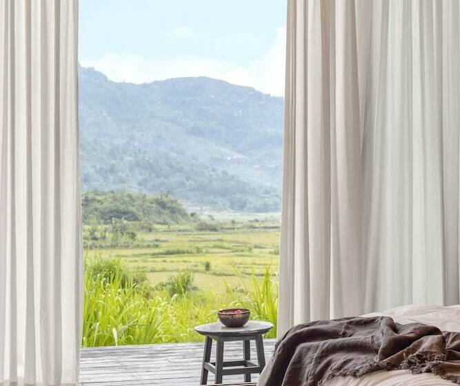 اتاق کلاسیک, The Pavilions Himalayas The Farm