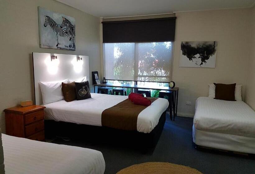 חדר משפחתי, Bidgee Motor Inn