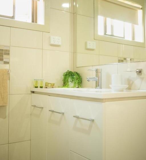 דירת שלושה חדרים, Bidgee Motor Inn