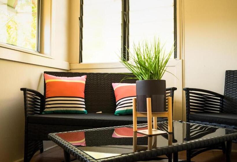 דירת שלושה חדרים, Bidgee Motor Inn