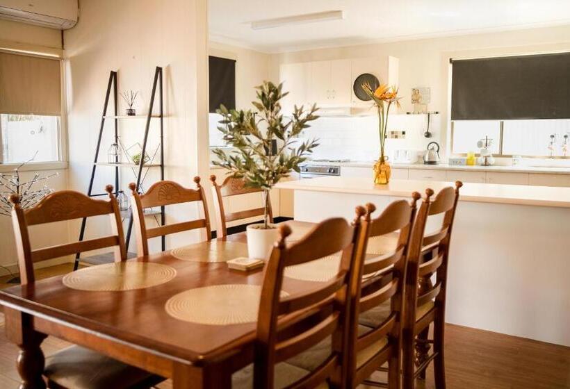 דירת שלושה חדרים, Bidgee Motor Inn