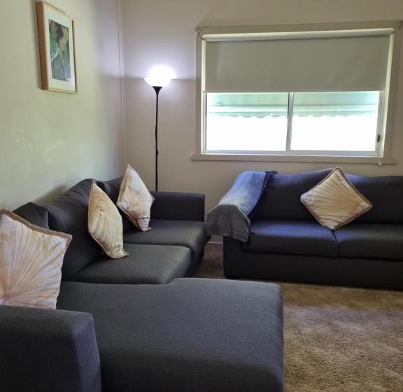 דירת שלושה חדרים, Bidgee Motor Inn