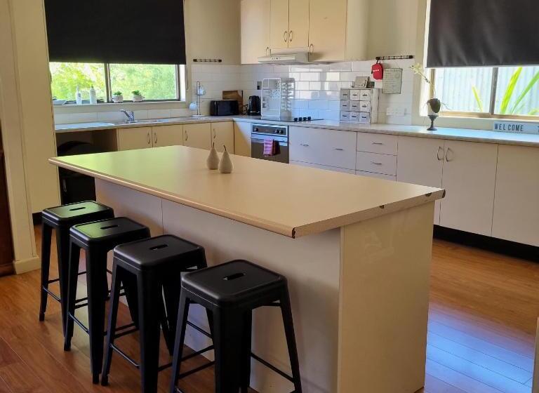 דירת שלושה חדרים, Bidgee Motor Inn