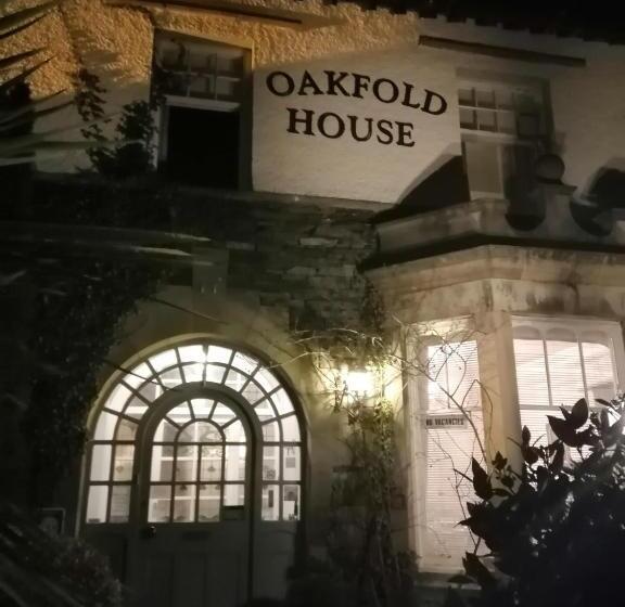 Quarto Estandar, Oakfold House