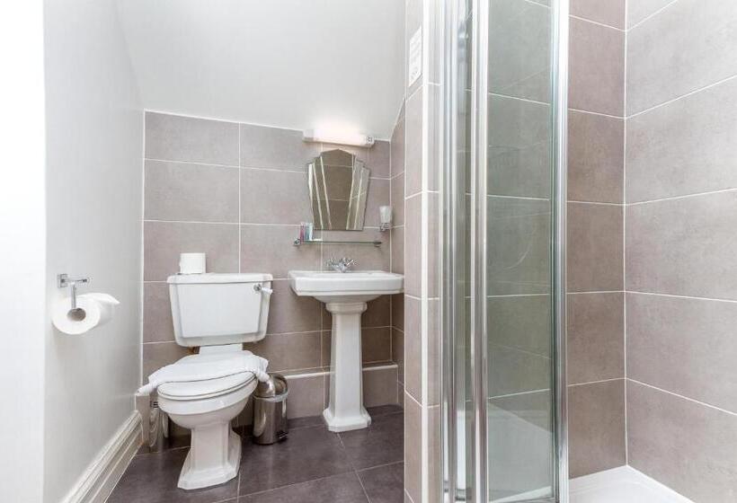 Quarto Estandar, Oakfold House