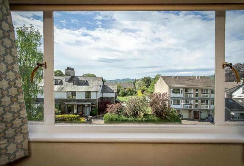 Quarto Triplo Estandar, Oakfold House