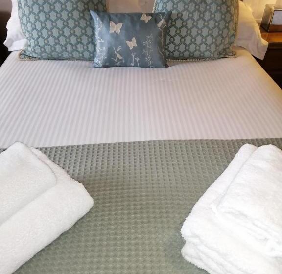 Quarto Triplo Estandar, Oakfold House