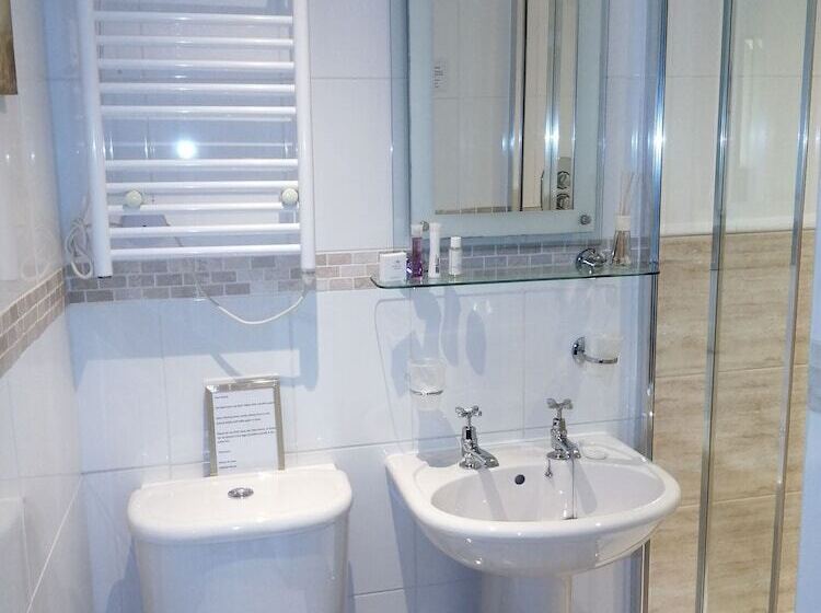 Quarto Estandar Individual, Oakfold House