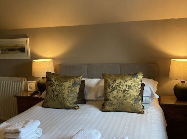 Quarto Estandar, Oakfold House