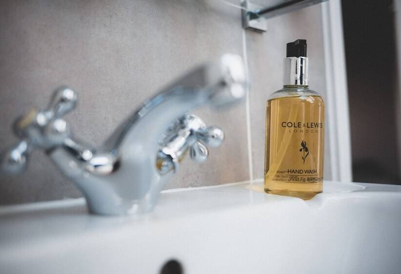 Quarto Triplo Estandar, Oakfold House