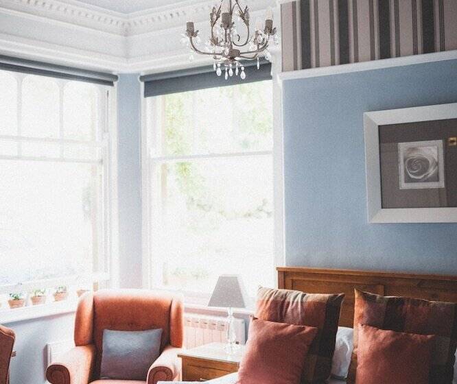 Quarto Triplo Estandar, Oakfold House