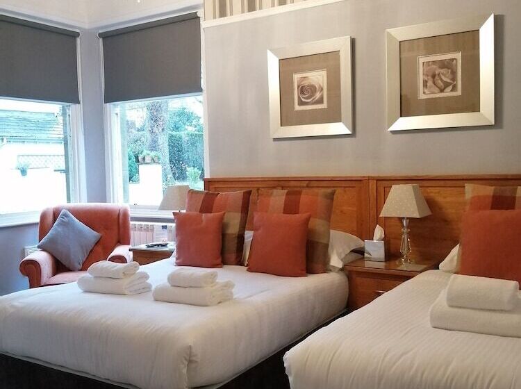 Quarto Triplo Estandar, Oakfold House