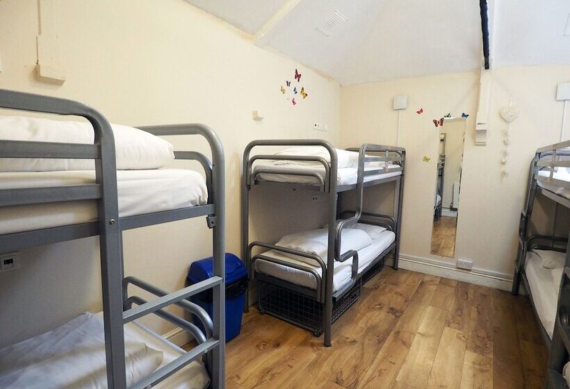 سرير فى غرفة مشتركة مزودة بحمام مشترك, St Christopher S Greenwich