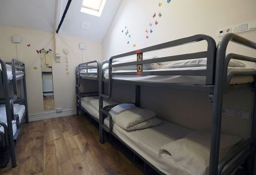 سرير فى غرفة مشتركة مزودة بحمام مشترك, St Christopher S Greenwich