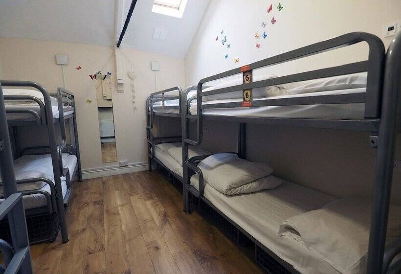 سرير فى غرفة مشتركة مزودة بحمام مشترك, St Christopher S Greenwich