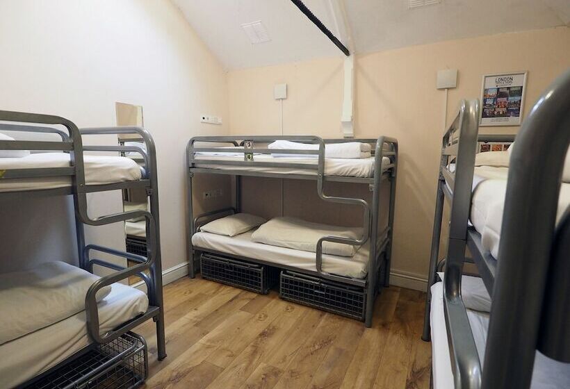 سرير فى غرفة مشتركة مزودة بحمام مشترك, St Christopher S Greenwich