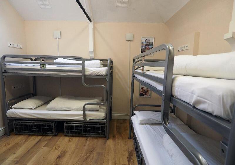 سرير فى غرفة مشتركه, St Christopher S Greenwich