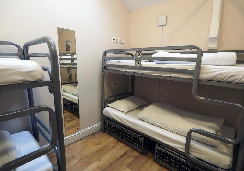 سرير فى غرفة مشتركه, St Christopher S Greenwich